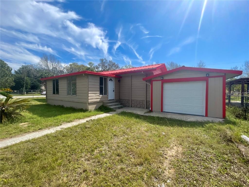 17440 SE 37th Ln., Ocklawaha, FL 32179