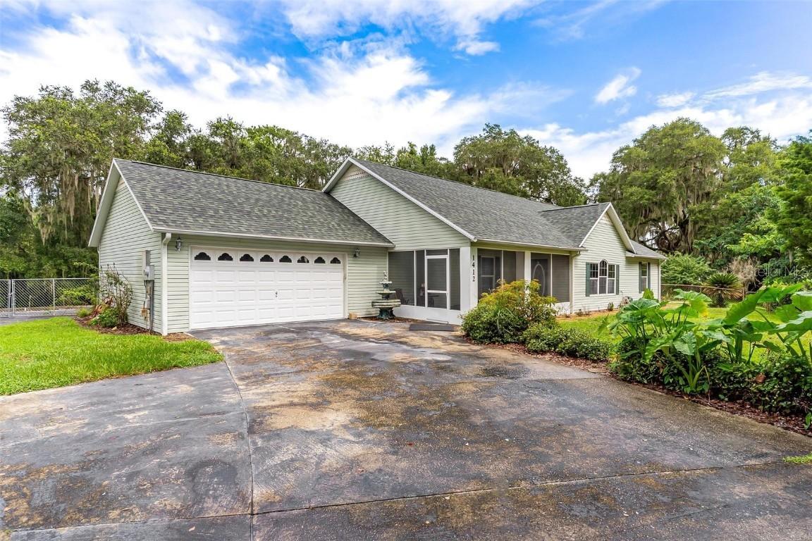 1412 Cr 448a, Lake Panasoffkee, FL 33538