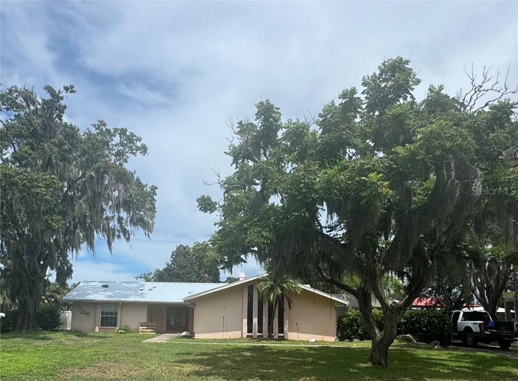 925 SW Kings Bay Dr., Crystal River, FL 34429
