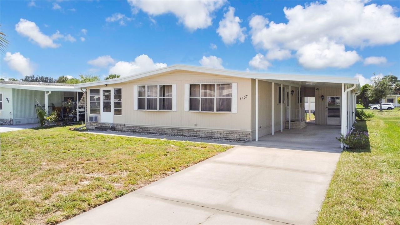 1207 Apache Cir., Tavares, FL 32778