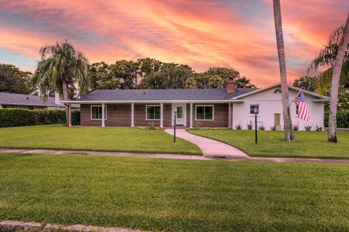 1401 Lake Shore Blvd., Tavares, FL 32778