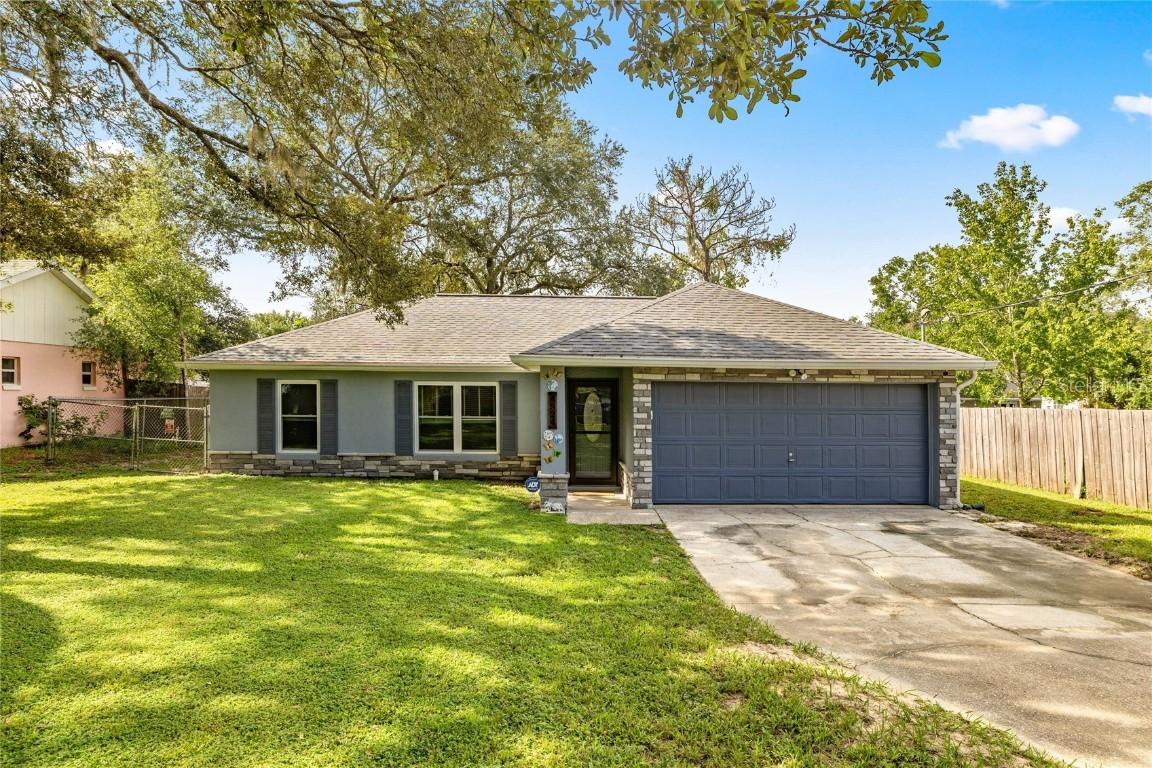 4524 Lemon St., Lady Lake, FL 32159