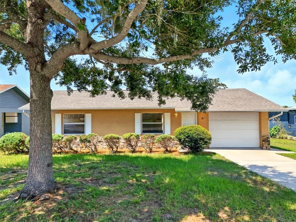 51 Cayman Cir., Umatilla, FL 32784