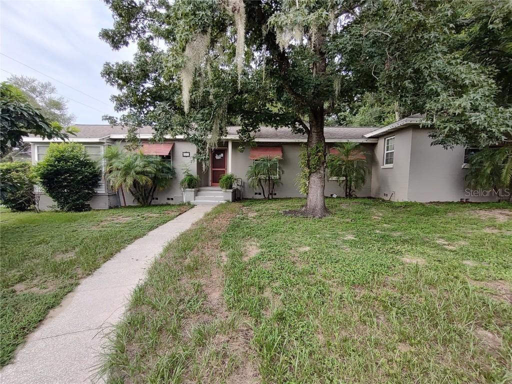 995 W 11th Ave., Mount Dora, FL 32757