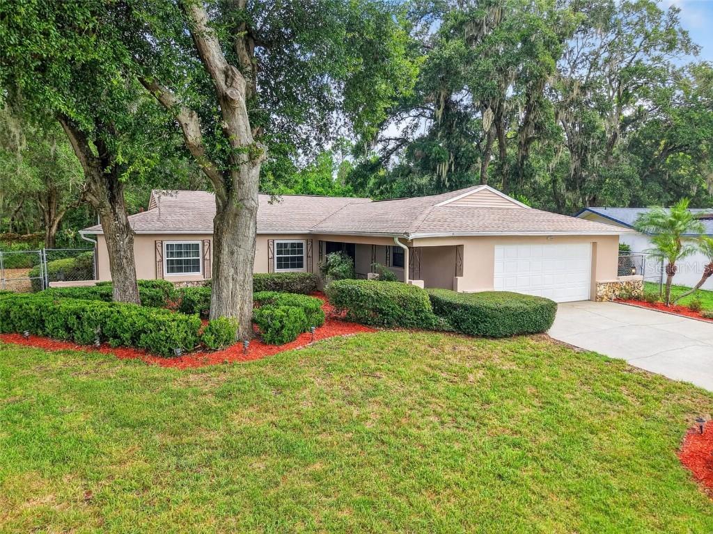 13545 Devenshire Ct., Grand Island, FL 32735