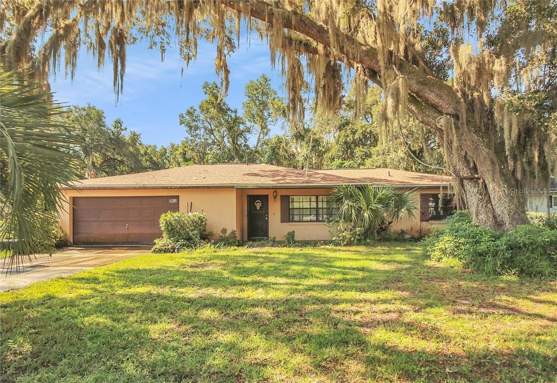 2050 Live Oak Dr., Fruitland Park, FL 34731