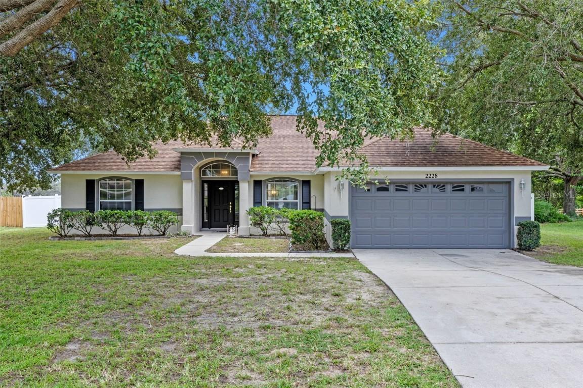 2228 Lake Pointe Cir., Leesburg, FL 34748