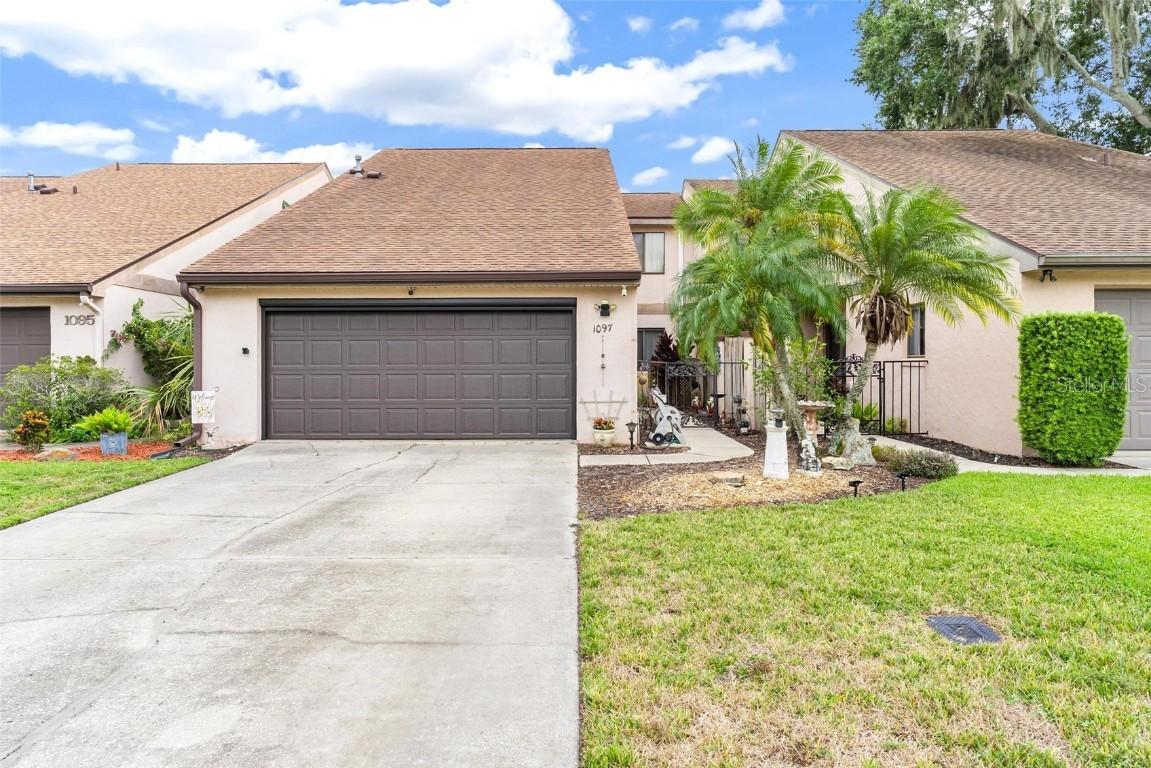 1097 Palm Harbor Dr., Leesburg, FL 34748