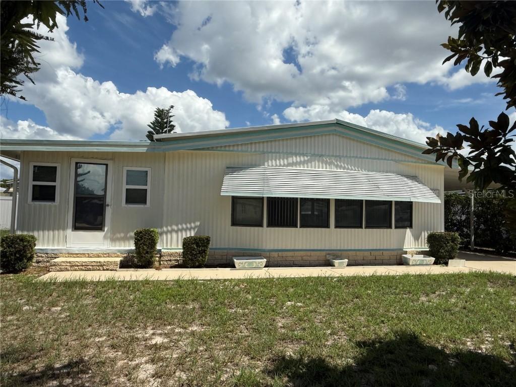 1440 Nassau Cir., Tavares, FL 32778