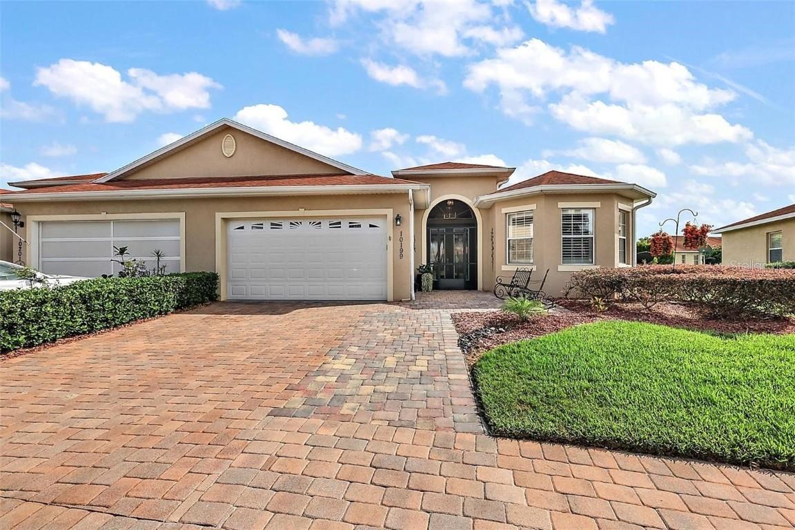 10199 Mainsail Dr., Oxford, FL 34484