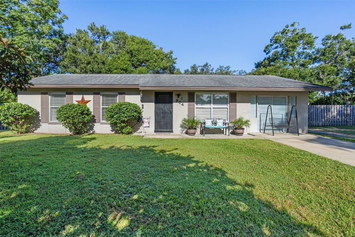 904 April Hills Blvd., Lady Lake, FL 32159