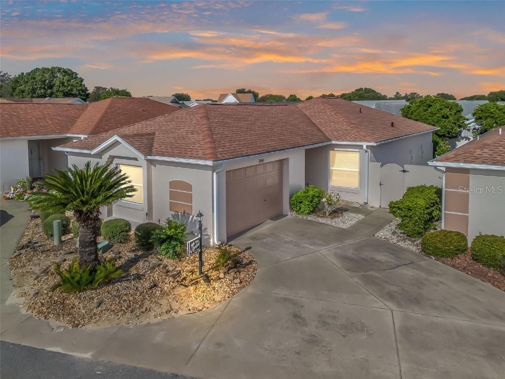 744 Hernandez Dr., Lady Lake, FL 32159