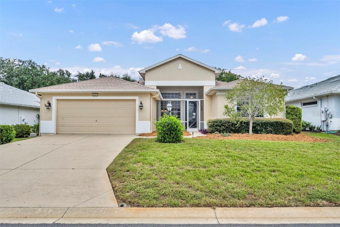 5837 Bounty Cir., Tavares, FL 32778
