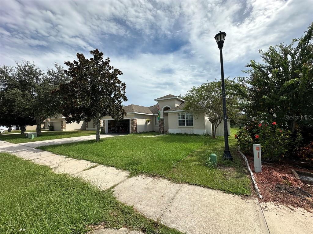 2721 Athens Dr., Leesburg, FL 34748