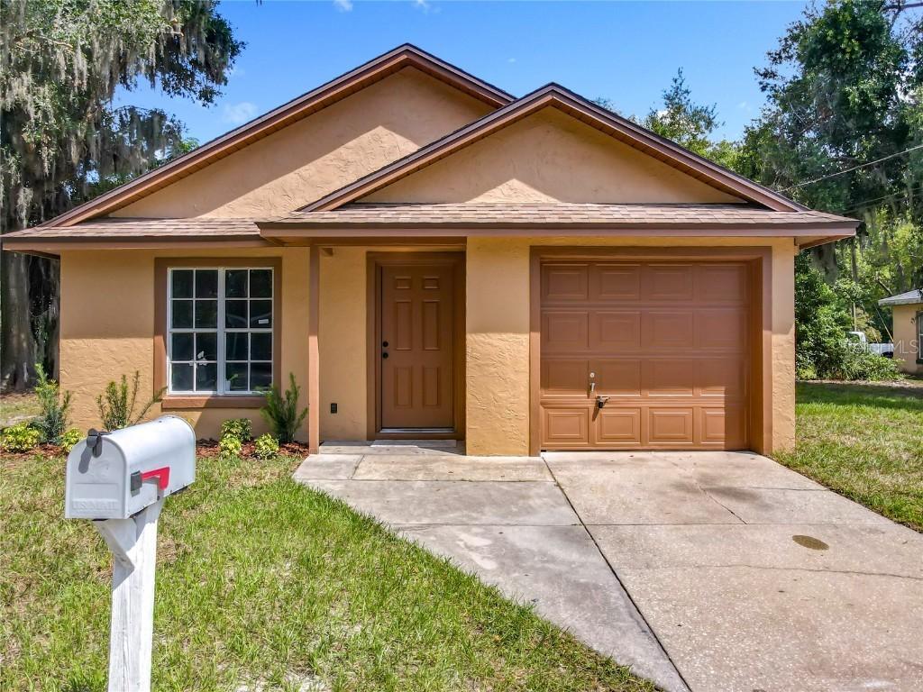 403 Hawkins Ln., Eustis, FL 32726