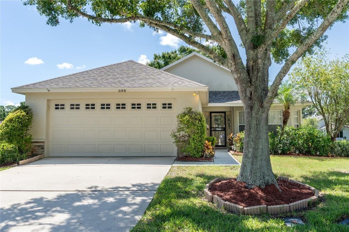 698 Lake Clark Pl., Lakeland, FL 33813