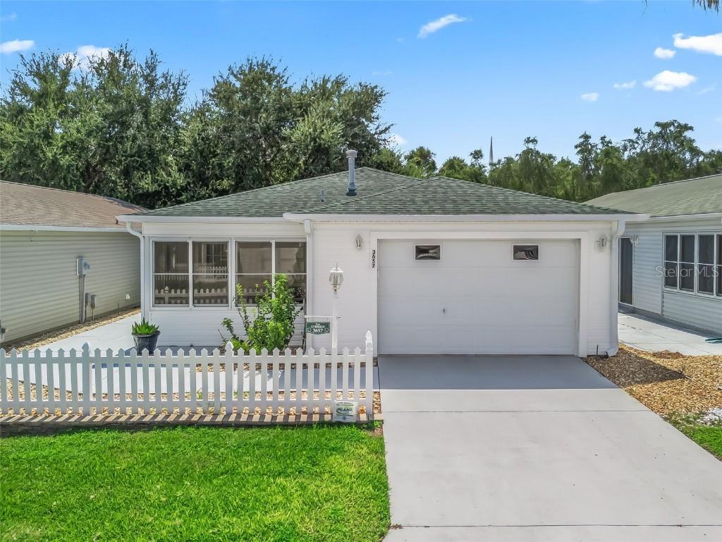 3657 Cambria Cir., The Villages, FL 32162