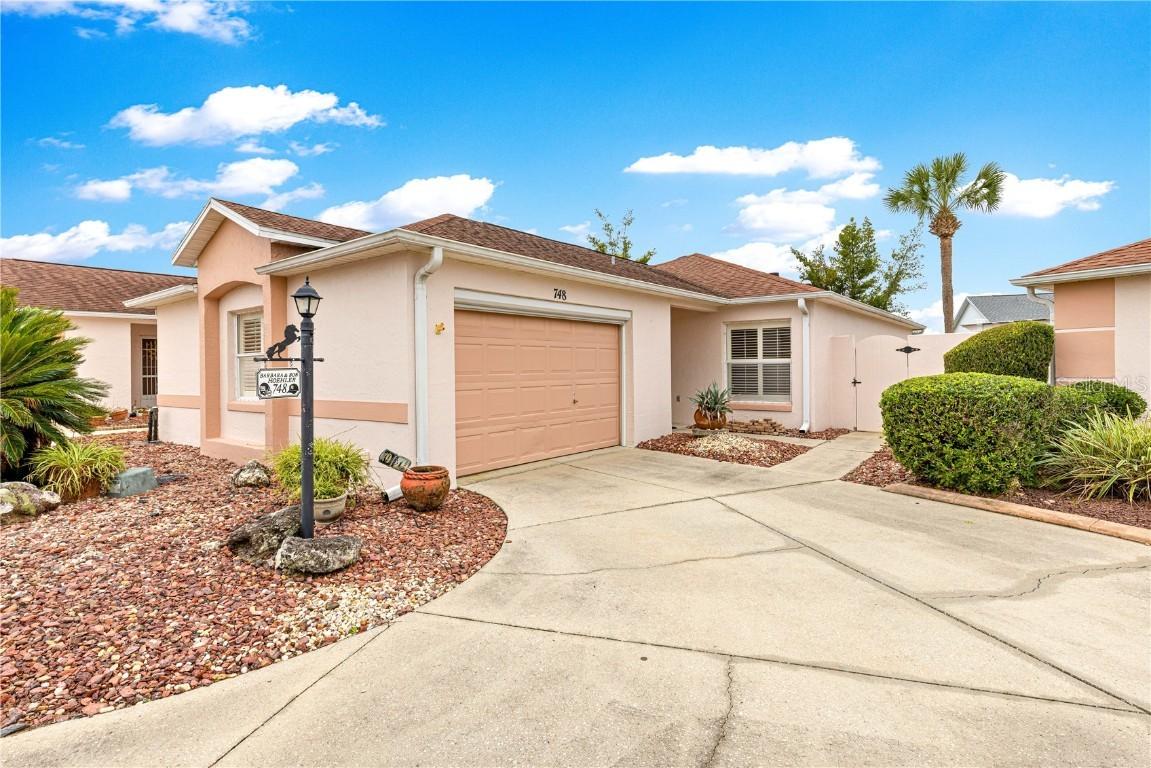 748 Hernandez Dr., The Villages, FL 32159