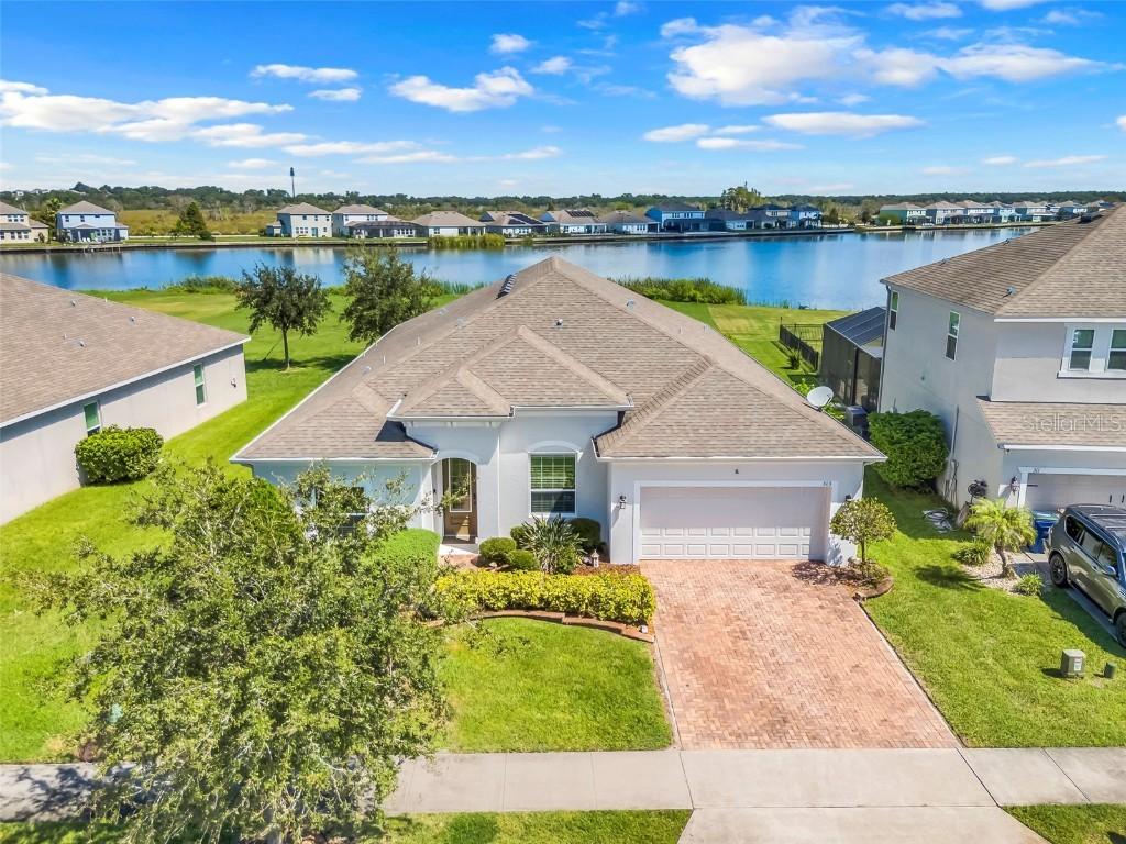 313 Blue Cypress Dr., Groveland, FL 34736