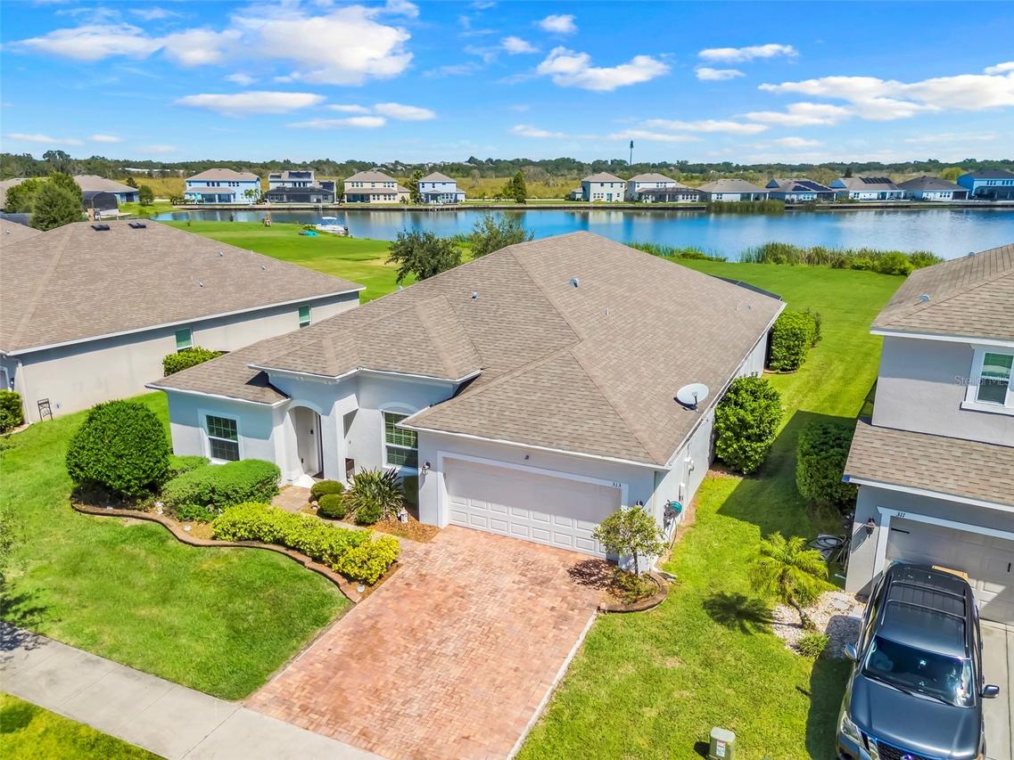 313 Blue Cypress Dr., Groveland, FL 34736