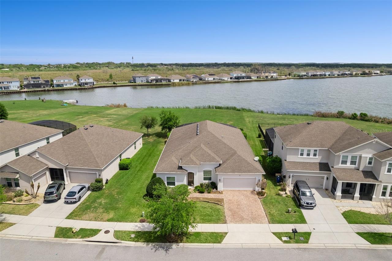 313 Blue Cypress Dr., Groveland, FL 34736