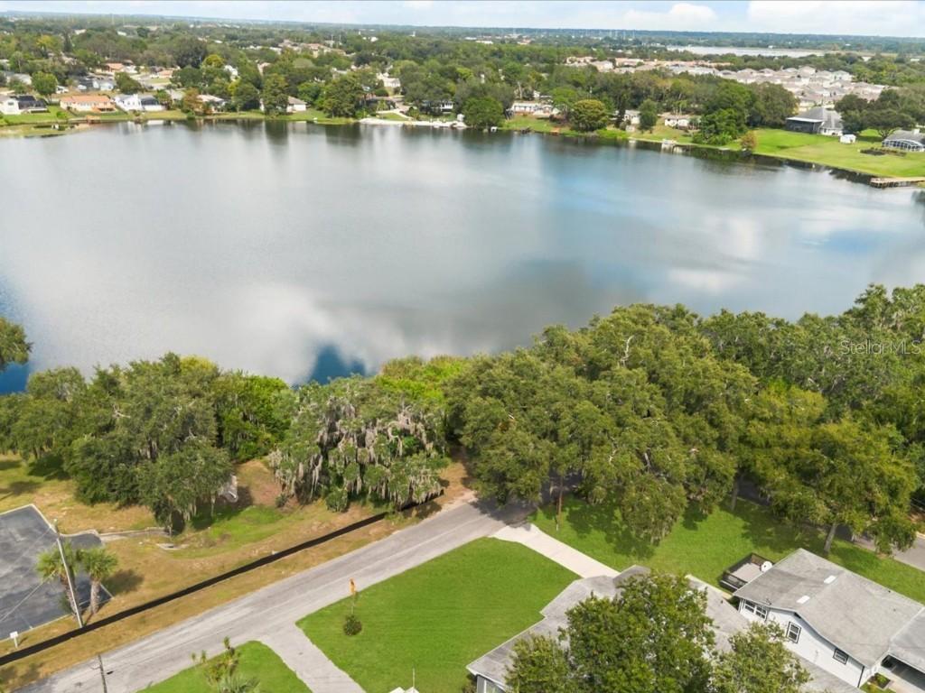 1210 E Caroline St., Tavares, FL 32778