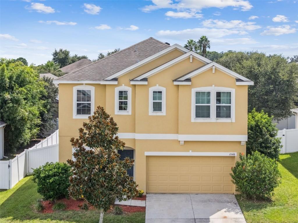 2566 Limerick Cir., Grand Island, FL 32735