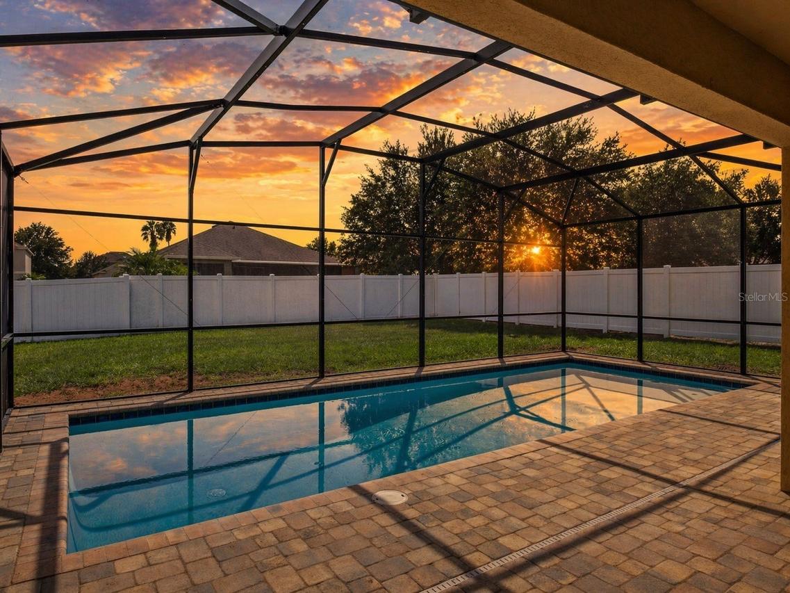 2566 Limerick Cir., Grand Island, FL 32735