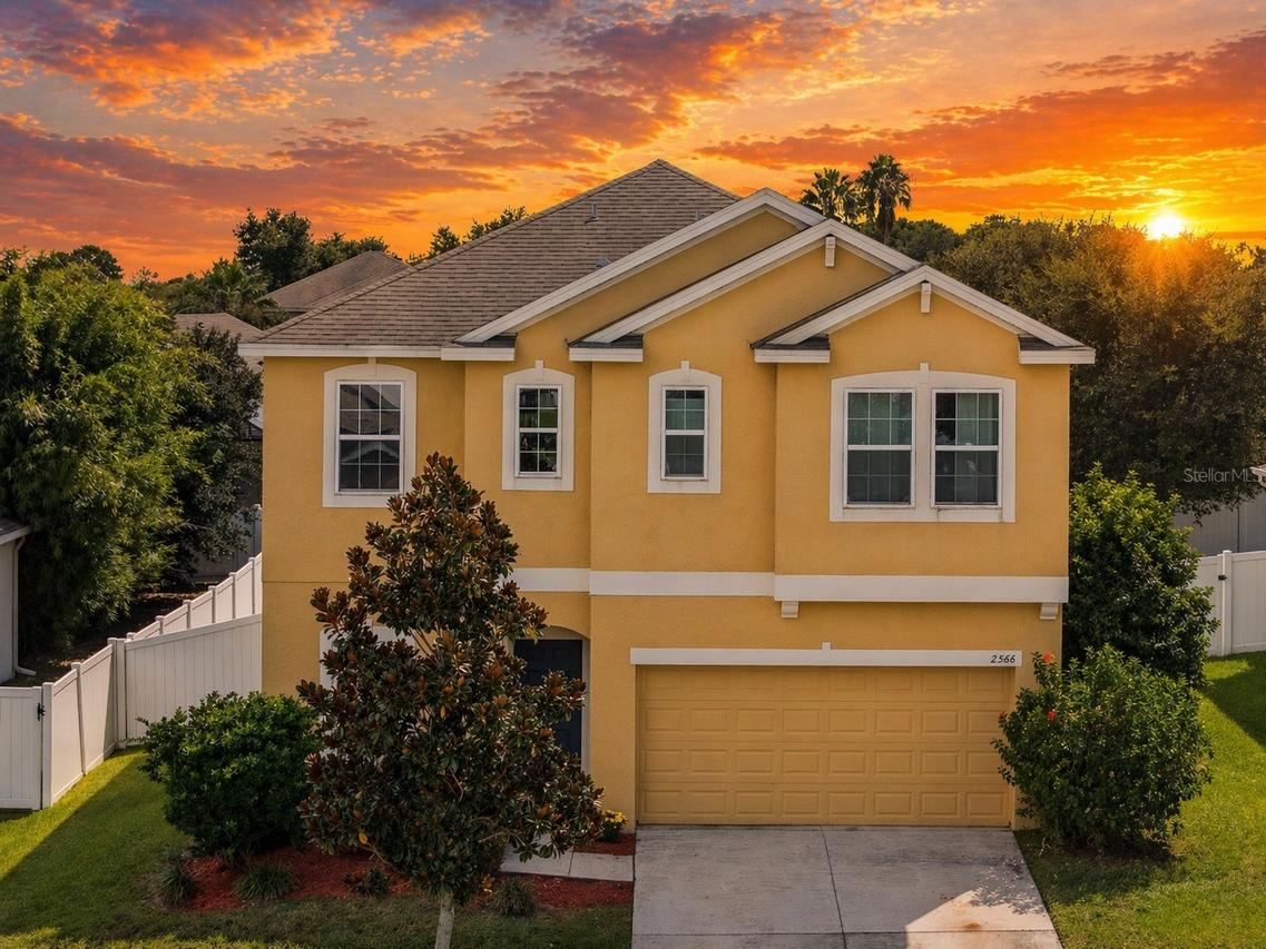 2566 Limerick Cir., Grand Island, FL 32735
