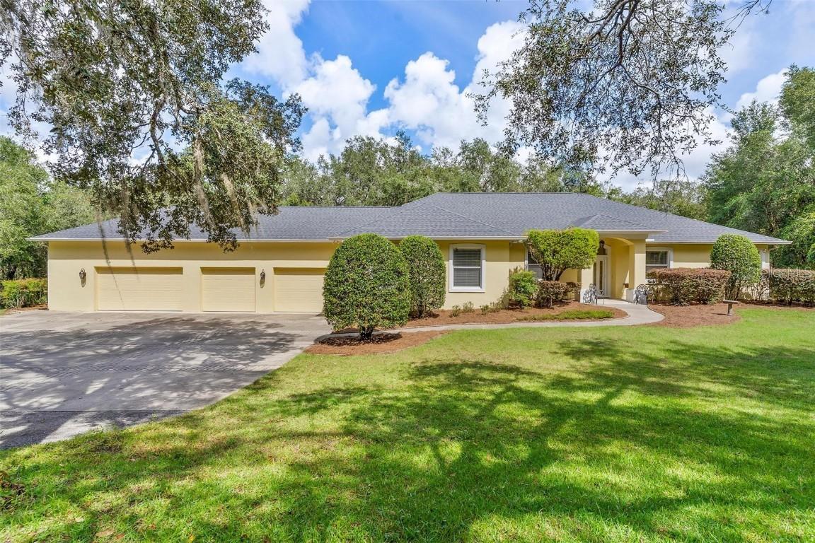 5625 Lake Griffin Rd., Lady Lake, FL 32159