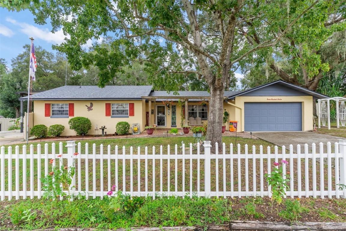 712 Southern Dr., Fruitland Park, FL 34731