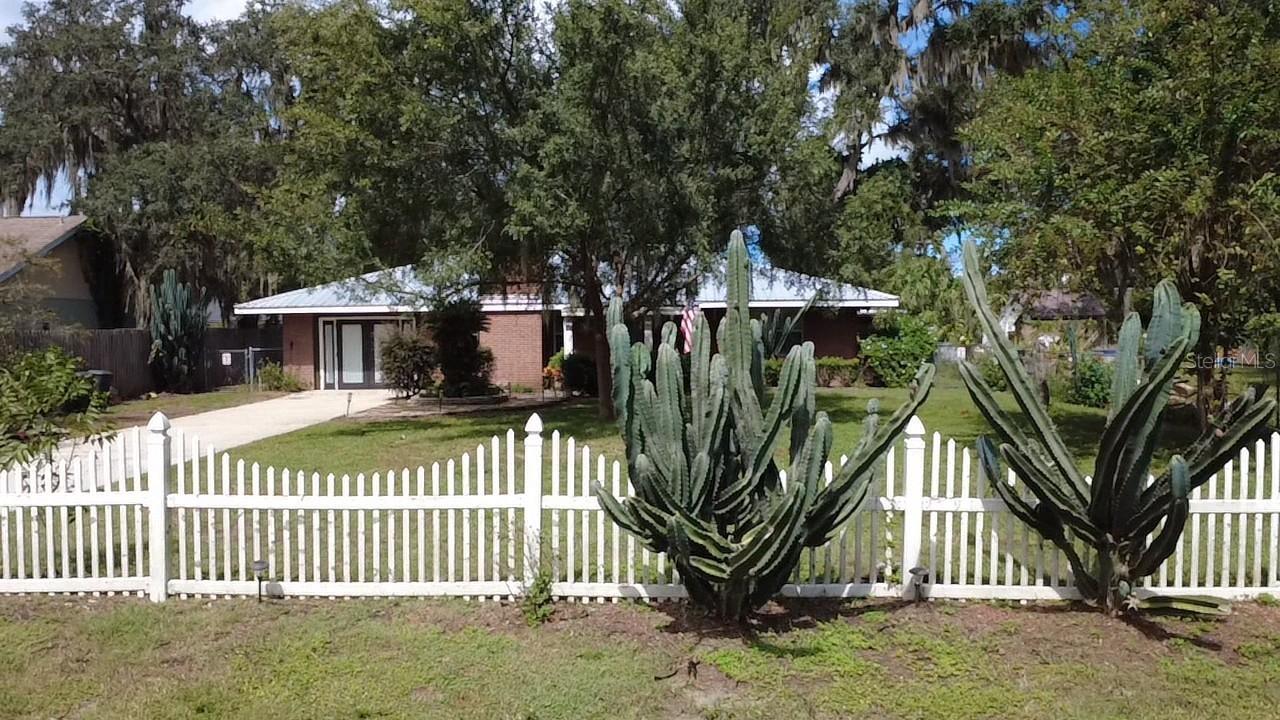 1208 Cr 463b, Lake Panasoffkee, FL 33538