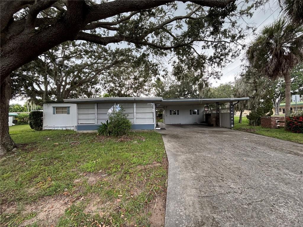 31235 Temple Ave., Tavares, FL 32778