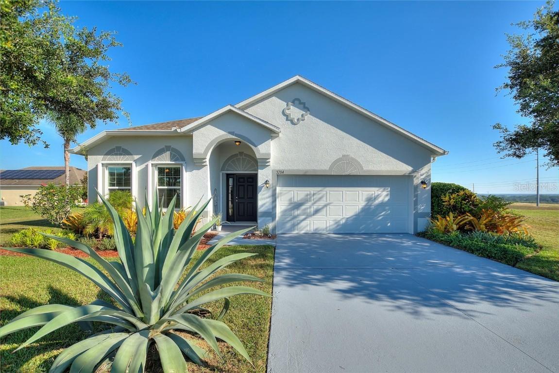 3284 Lynrock Ave., Dundee, FL 33838