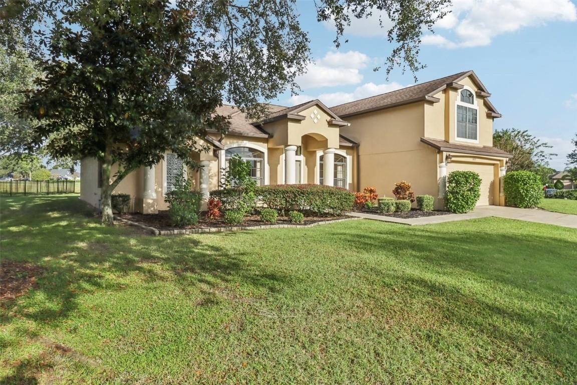 36711 Alaqua Ct., Eustis, FL 32736