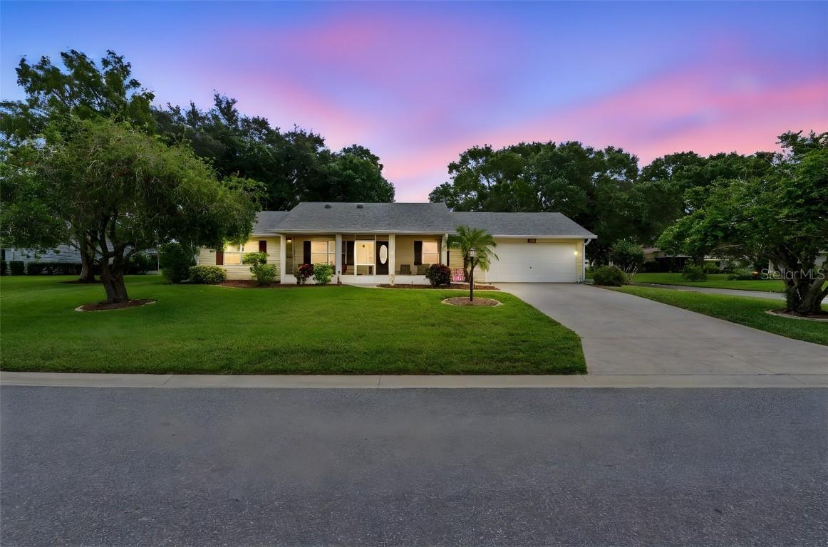 27107 Racquet Cir., Leesburg, FL 34748