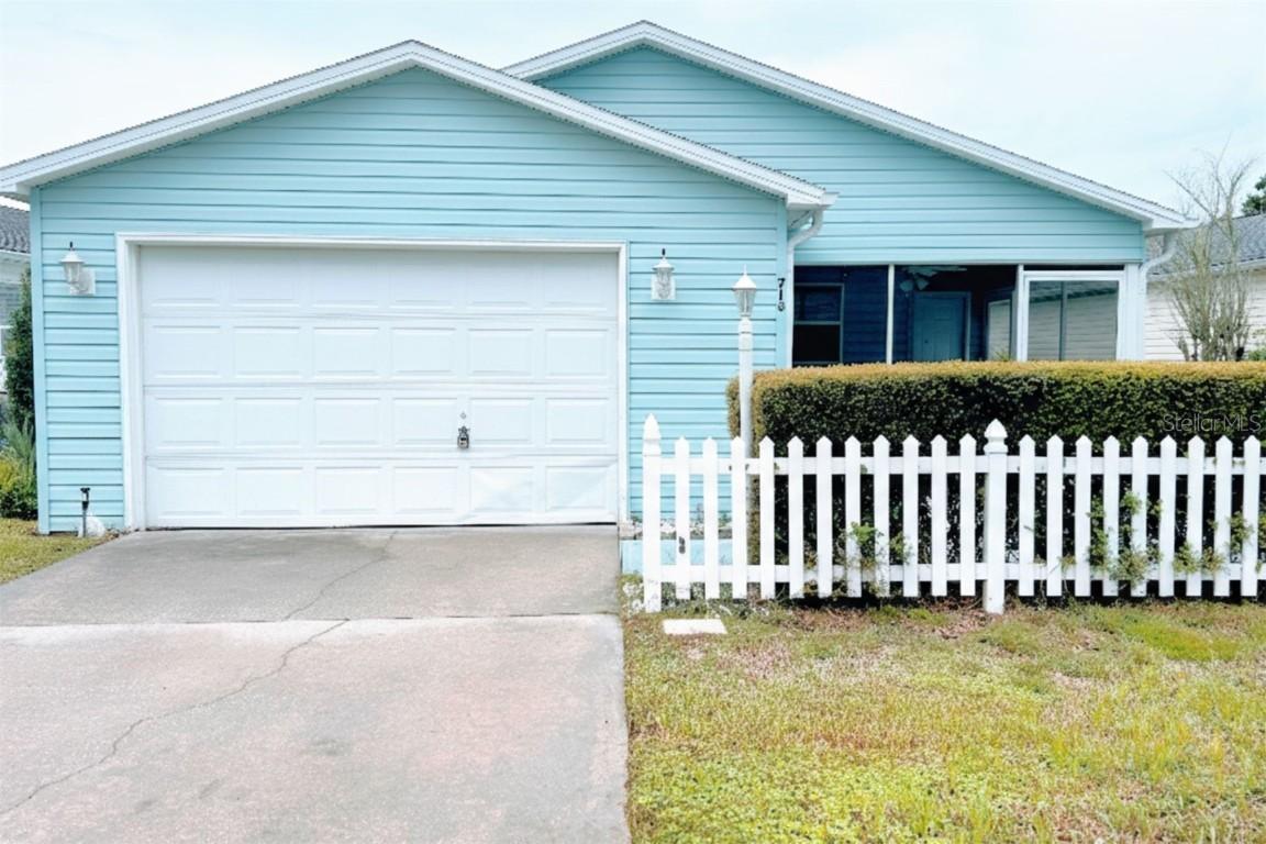 718 Villita Ln., The Villages, FL 32159