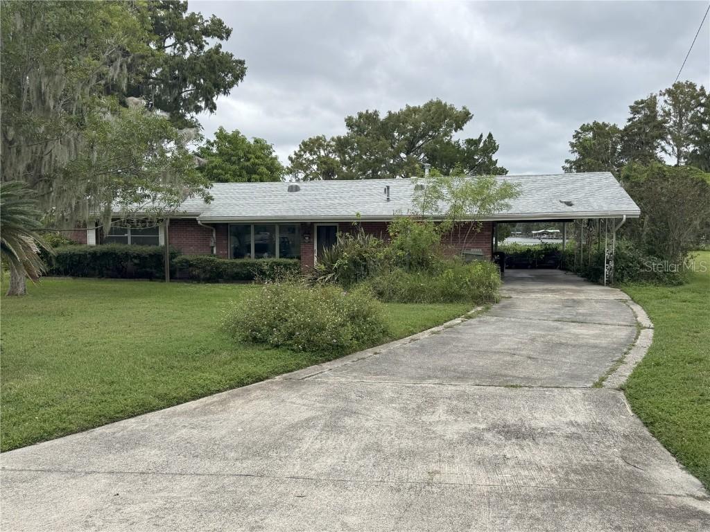 1004 Loves Point Dr., Leesburg, FL 34748