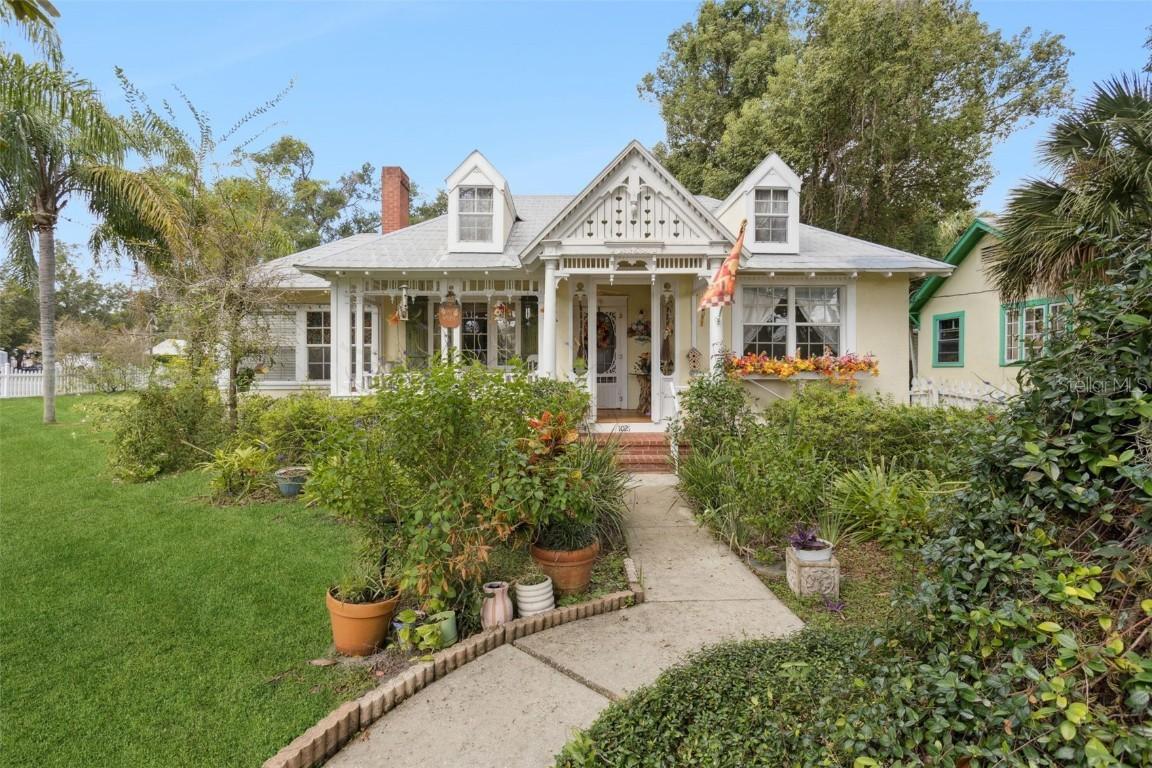 1021 E Third Ave., Mount Dora, FL 32757
