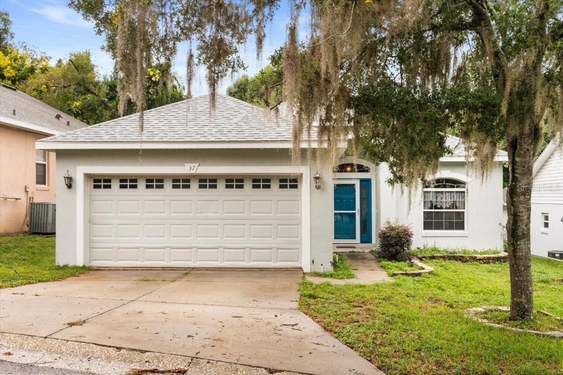 37 Townhill Dr., Eustis, FL 32726