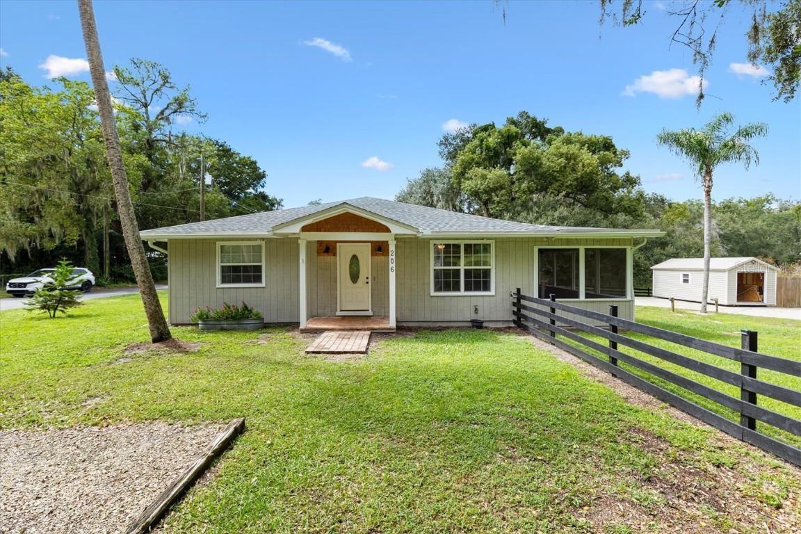 206 W Mirror Lake Dr., Fruitland Park, FL 34731