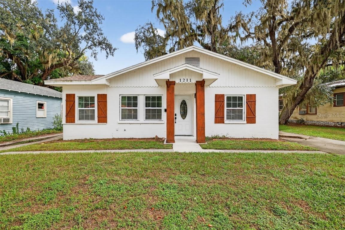 1211 W Dixie Ave., Leesburg, FL 34748