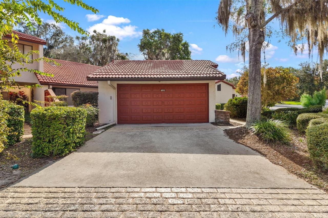 401 Clusterwood Dr., Yalaha, FL 34797