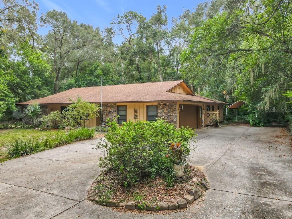 1942 Country Club Rd., Eustis, FL 32726