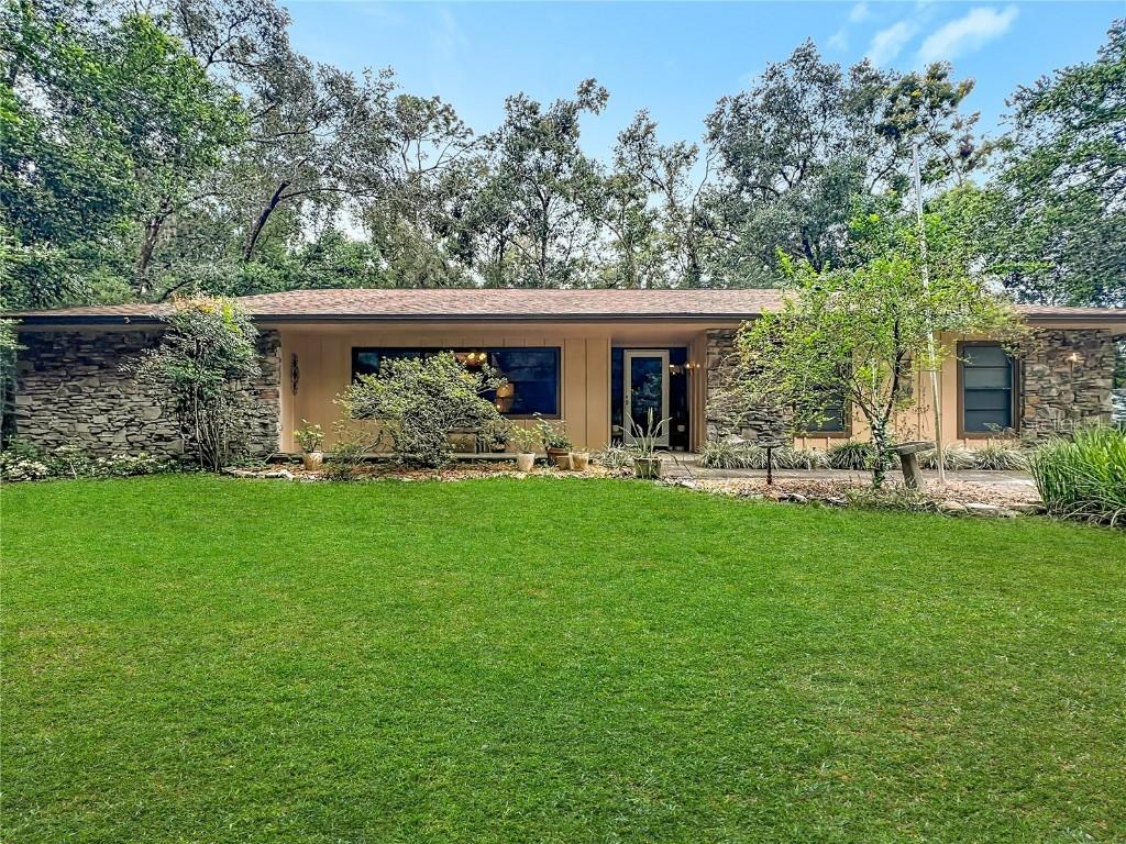 1942 Country Club Rd., Eustis, FL 32726