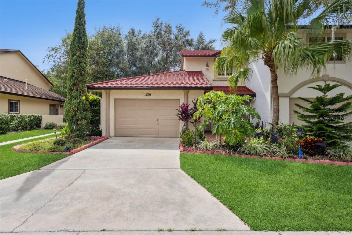1130 Avenida De Las Casas, Lady Lake, FL 32159