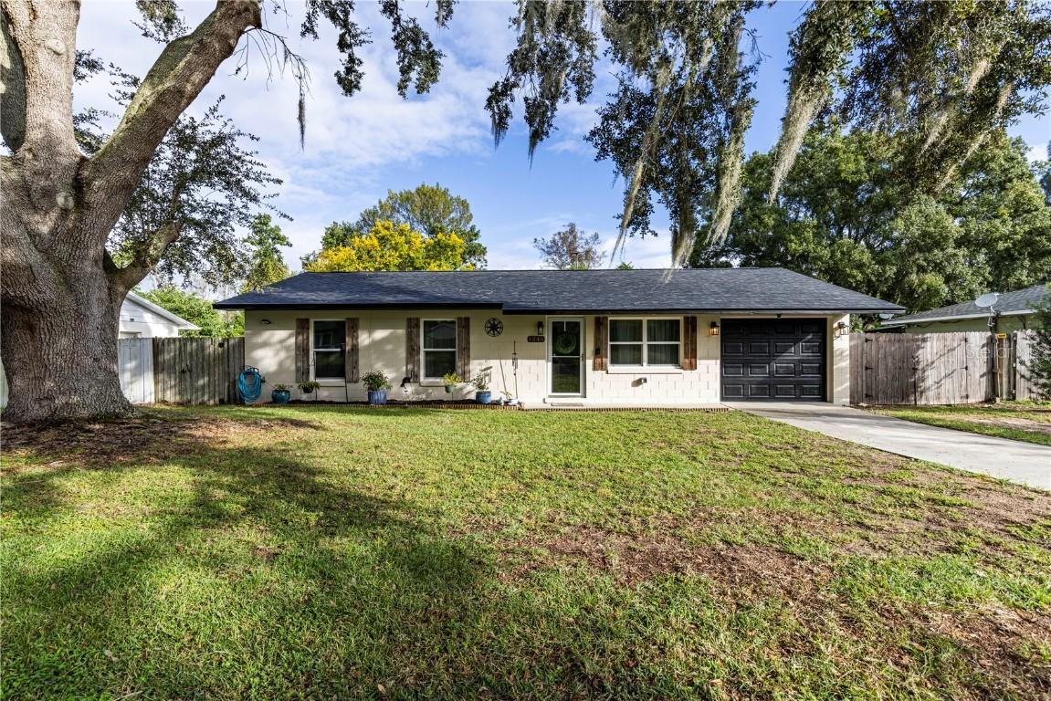 1240 Cedar Ave., Tavares, FL 32778