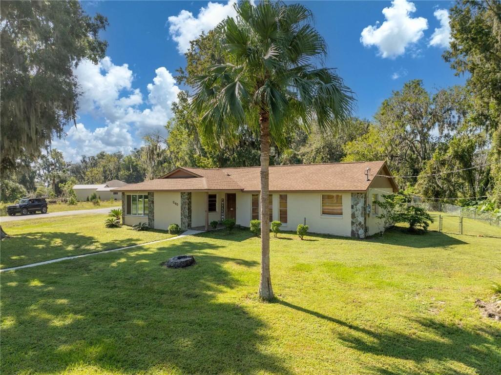 845 Cr 467, Lake Panasoffkee, FL 33538