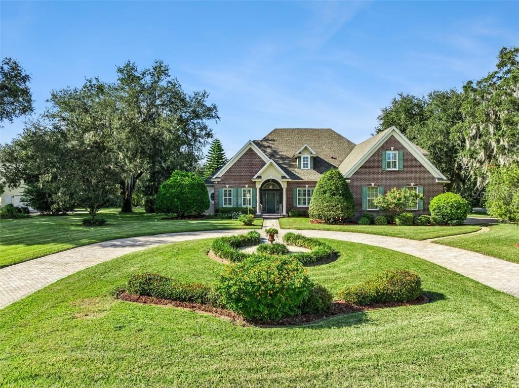 27417 Gator Point Dr., Yalaha, FL 34797