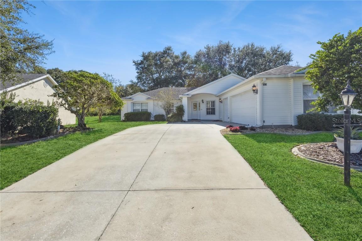 4936 Sawgrass Lake Cir., Leesburg, FL 34748